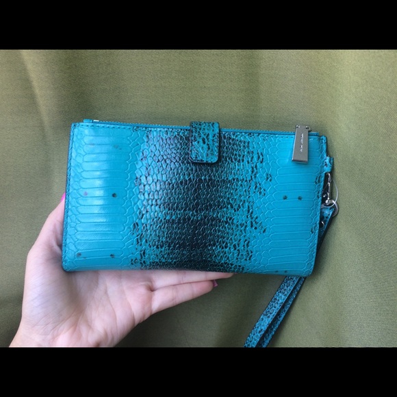Brand new Michael Kors wallet . Last one! - Picture 2 of 7